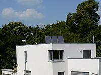 solární panel na rovné střeše